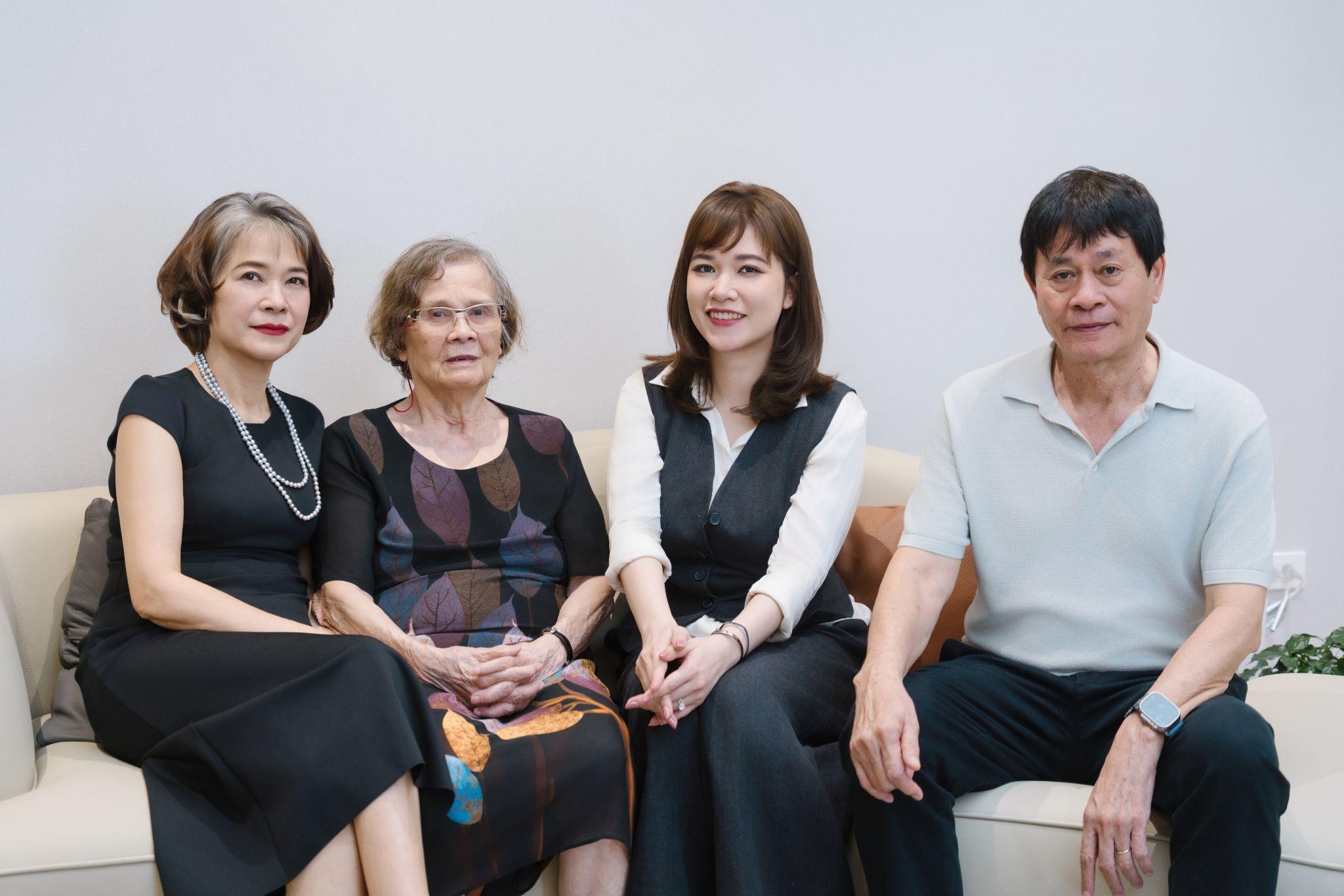 Gia đình 3 thế hệ xây dựng và phát triển Trường Đại học Thăng Long của GS. Hoàng Xuân Sính